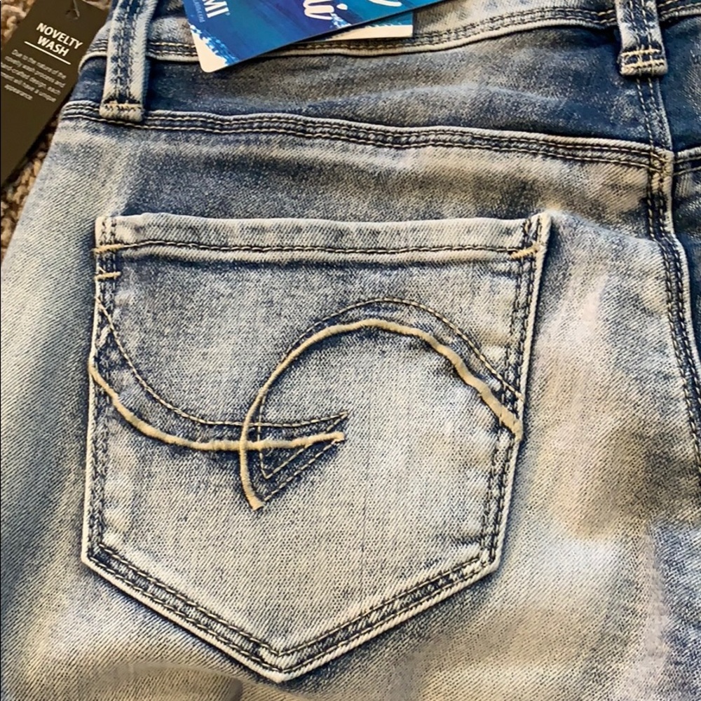 Ymi - Picture 5 of 6